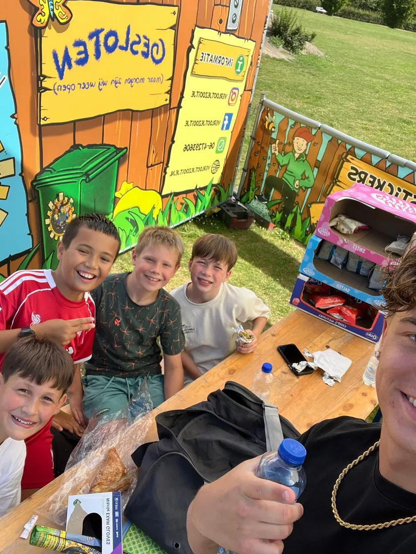 Kinderen in actie bij Verloot je Zooitje — sfeerfoto 7